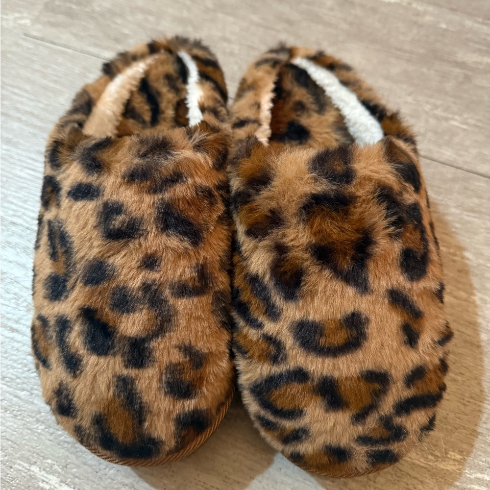 Leopard slippers